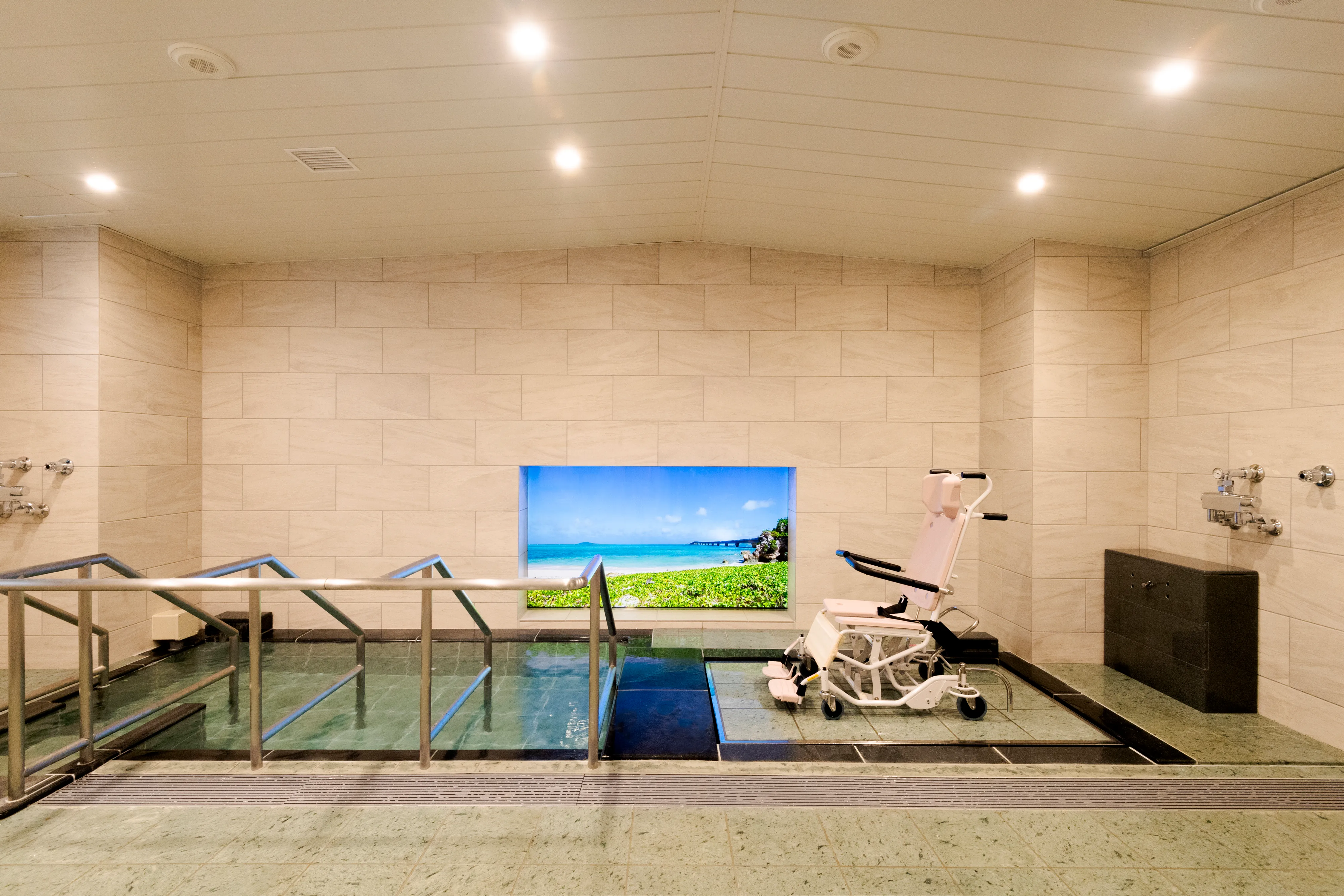85インチ大画面テレビのある大浴場