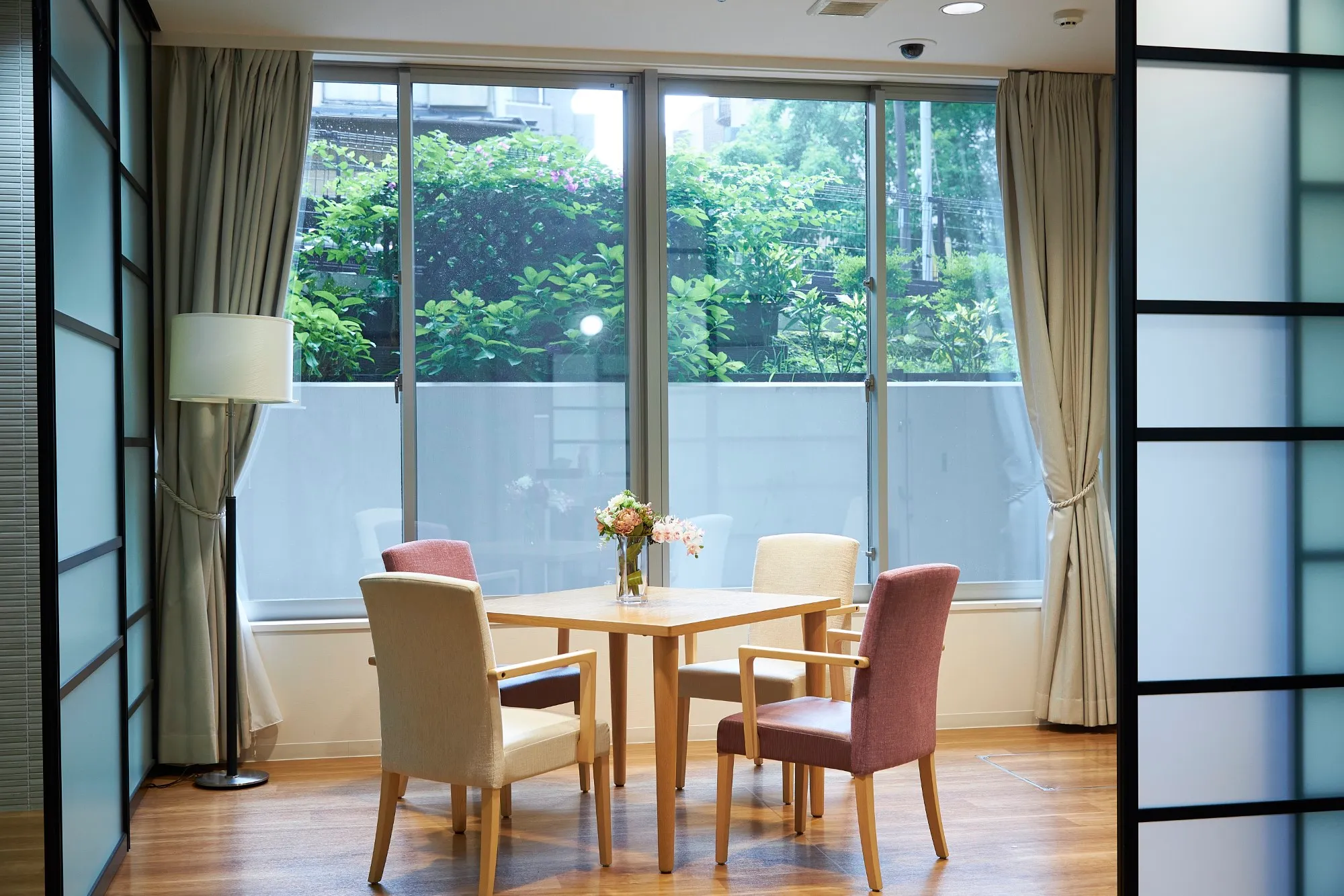 ご家族と一緒にプライベートな時間を過ごせるファミリールーム