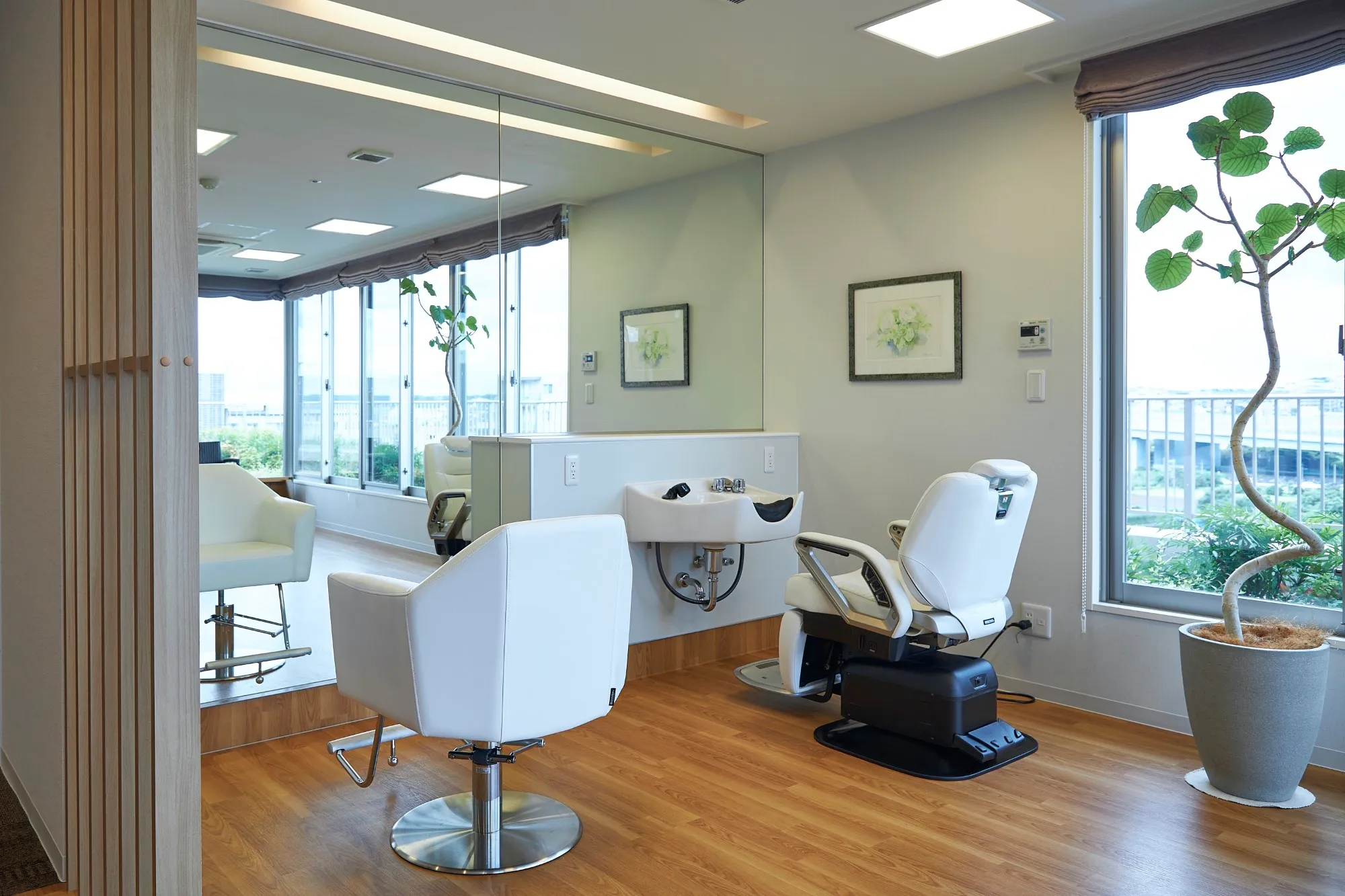 理美容師が定期的に訪れるビューティーコーナー