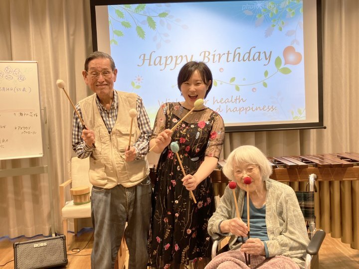 やさしい音色に包まれて　～６月のお誕生会～