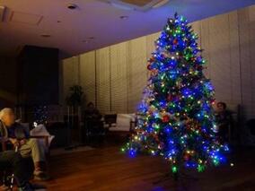 皆様でクリスマスを迎える準備をしました♪