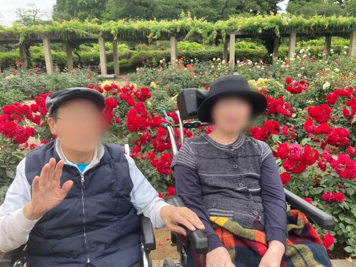 ご夫婦の思い出の場所へ～バラの香りに魅せられて～