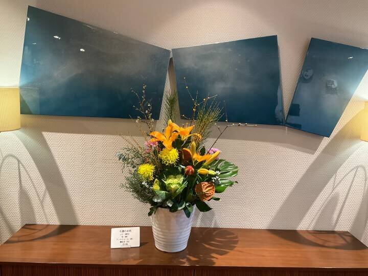 コンシェルジュのホーム紹介 vol.1 　 ～ エントランスを彩る生け花～