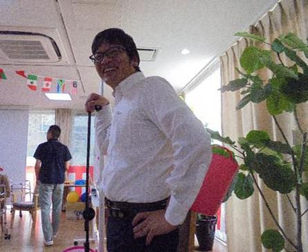 運動会前の高島ホーム長.jpg