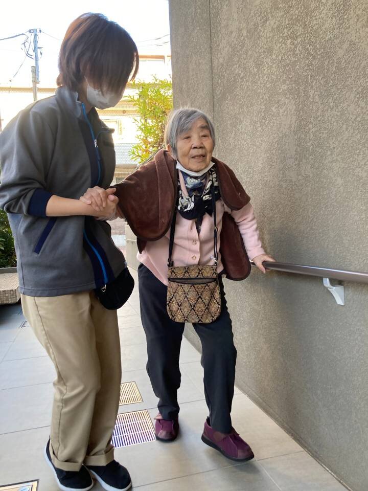 外を歩く心地よさ　～屋外歩行訓練～