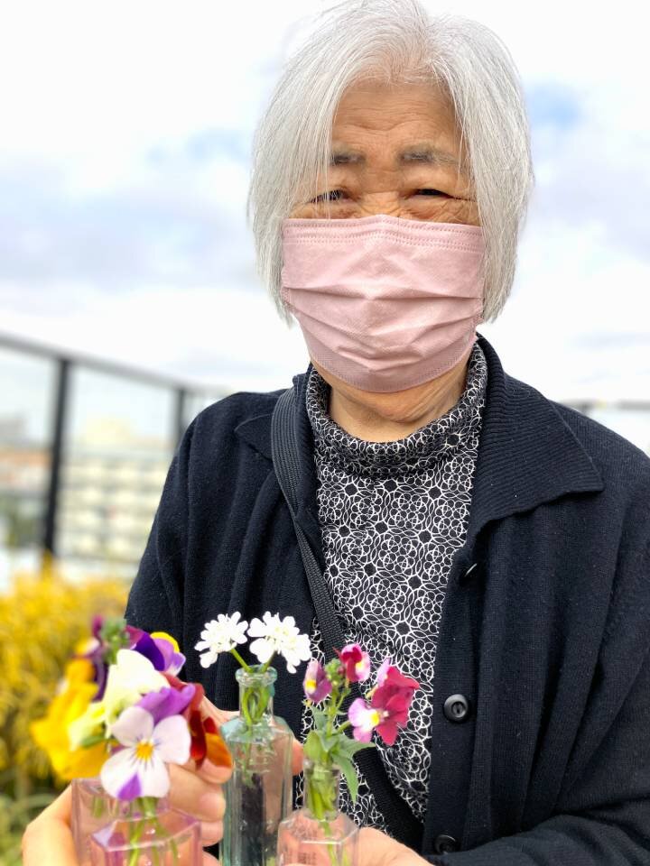 春を楽しむ園芸サークル　～押し花アートと旬のいちご～