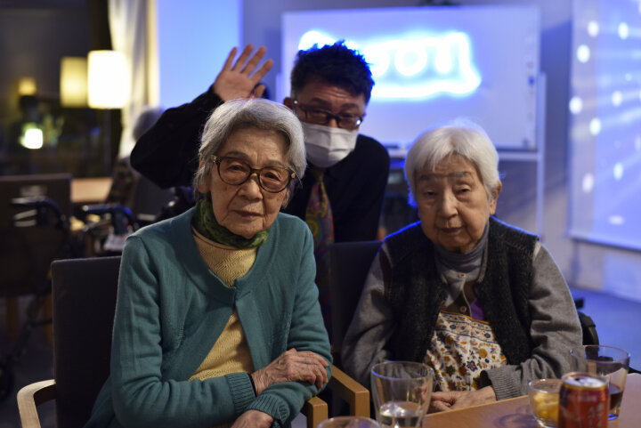 開店！スナック「ニュームーン」